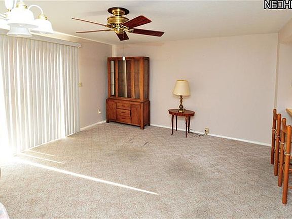 3rd image of 19425 Puritas Ave #27