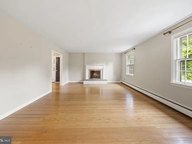 1026 Waltham Rd — Photo 7