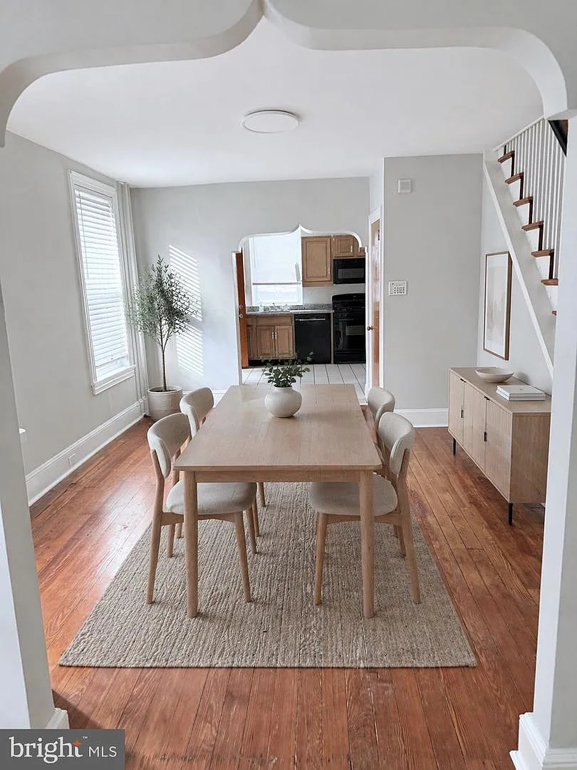 3 bed, 1152 sqft, $2,400 — Photo 3