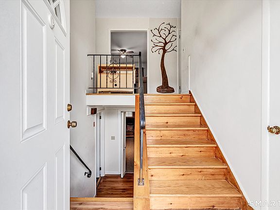 4th image of 44 Meadowbrook Road