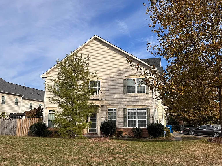 110 Gate Stone Ln — Photo 2