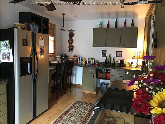 5th image of 239 Staunton Ave