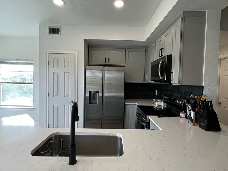 2320 Gracy Farms Ln #732 — Photo 3