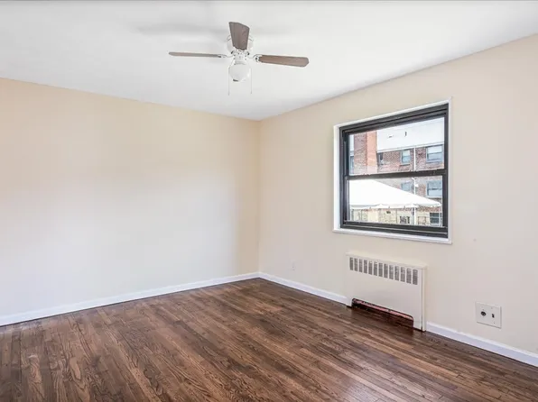 16-37 Utopia Parkway image 9 of 15