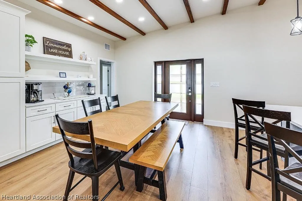 4 bed, 2.0 bath, 1661 sqft, $4,000 — Photo 4