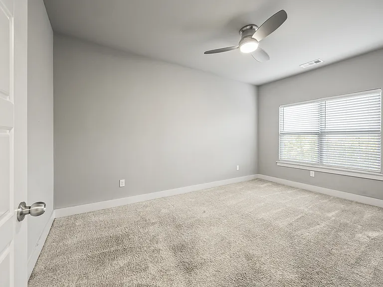 910 W Cato Springs Rd — Photo 23