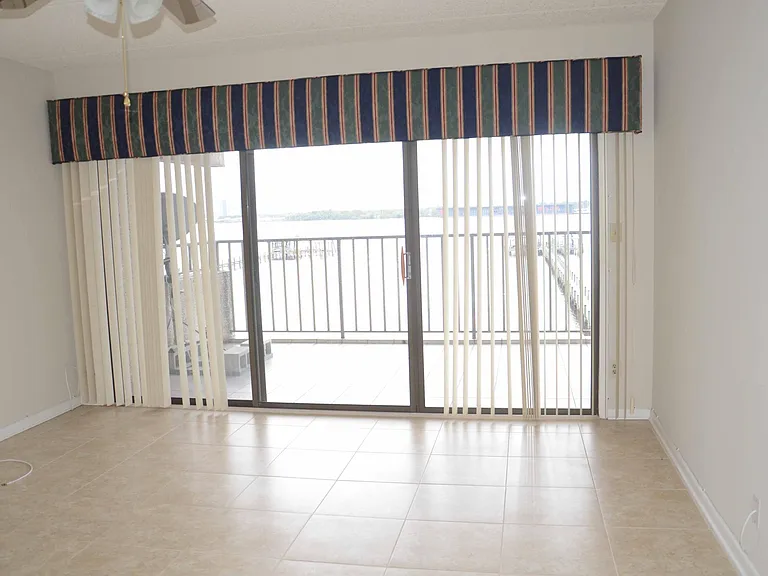2280 Shepard St #406 — Photo 8