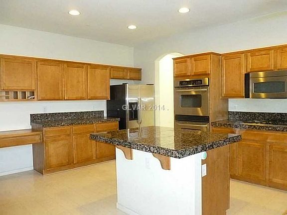 5th image of 252 Garnet Garden St