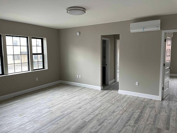 3rd image of 704 8th St #305