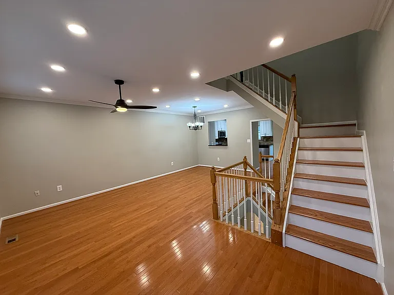 2427 Clover Field Cir — Photo 18