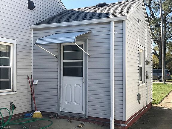 3rd image of 5051 W 139th St