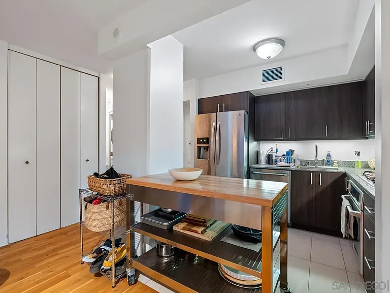 500 W Harbor Dr #504 — Photo 5