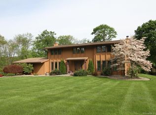 26 Derek Ln, Windsor, CT 06095
