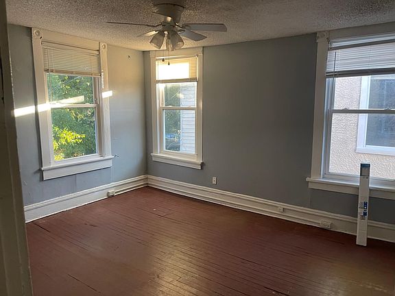 5th image of 3127 5th Ave #3127
