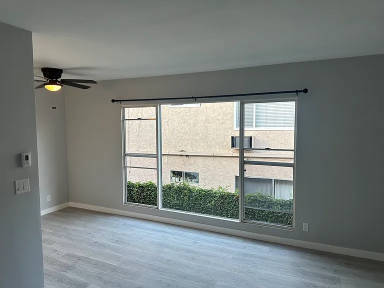 912 N Stanley Ave #5 — Photo 2