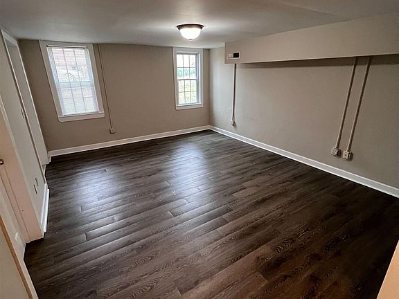 3rd image of 301 Clifton Ter #B
