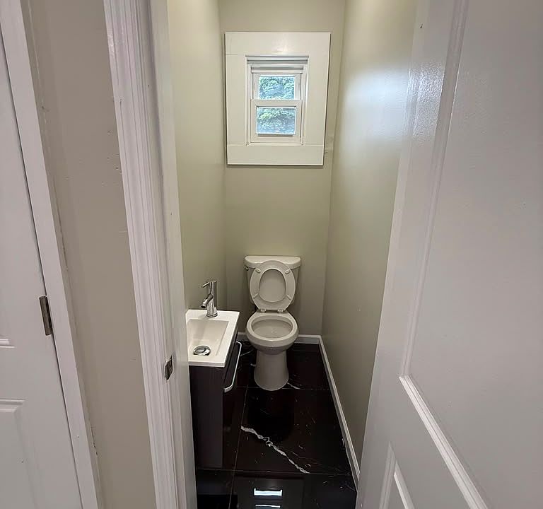 1st image of 164 Seymour Ave Floor 1