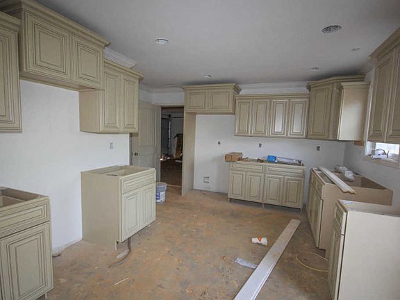 3rd image of 647 Evelyn Dr
