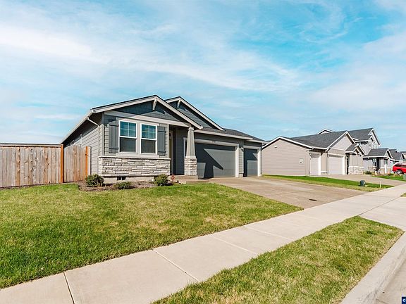 3rd image of 210 Walnut St