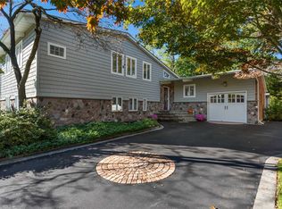39 Gabriele Dr, East Norwich, NY 11732