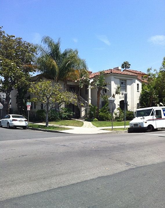 2nd image of 256 N La Peer Dr