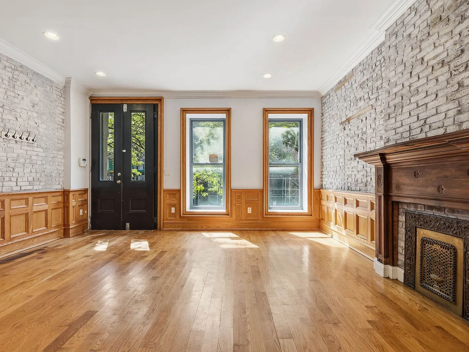 585 Putnam Avenue — Photo 2
