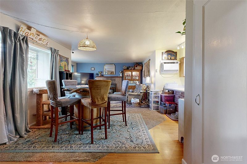 4th image of 530 SW 4th Street