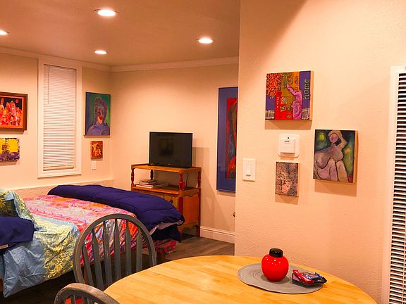 4th image of 701 Virginia St #A