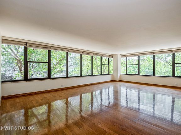 3rd image of 5801 N Sheridan Rd APT 3A