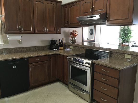 Kitchenaid range & cabinets