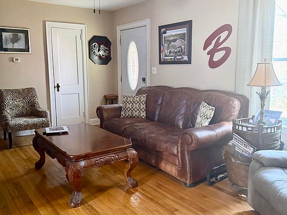 2nd image of 823 Sunset Dr