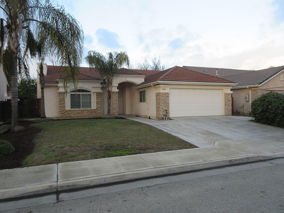 1st image of 2924 E El Paso Ave