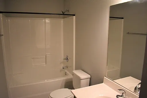 Large 2BR, Condo w/2Ba, 2 Car Garage Peaceful Neighborhood — Photo 4