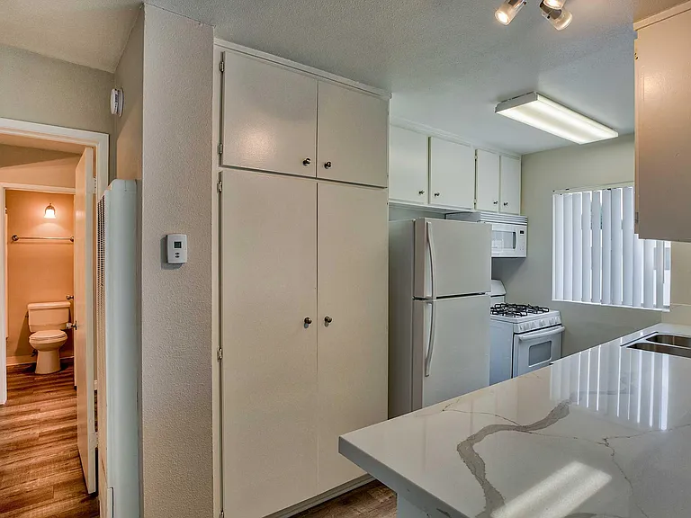 Summerview Beach Resort Luxury Apartments — Photo 56