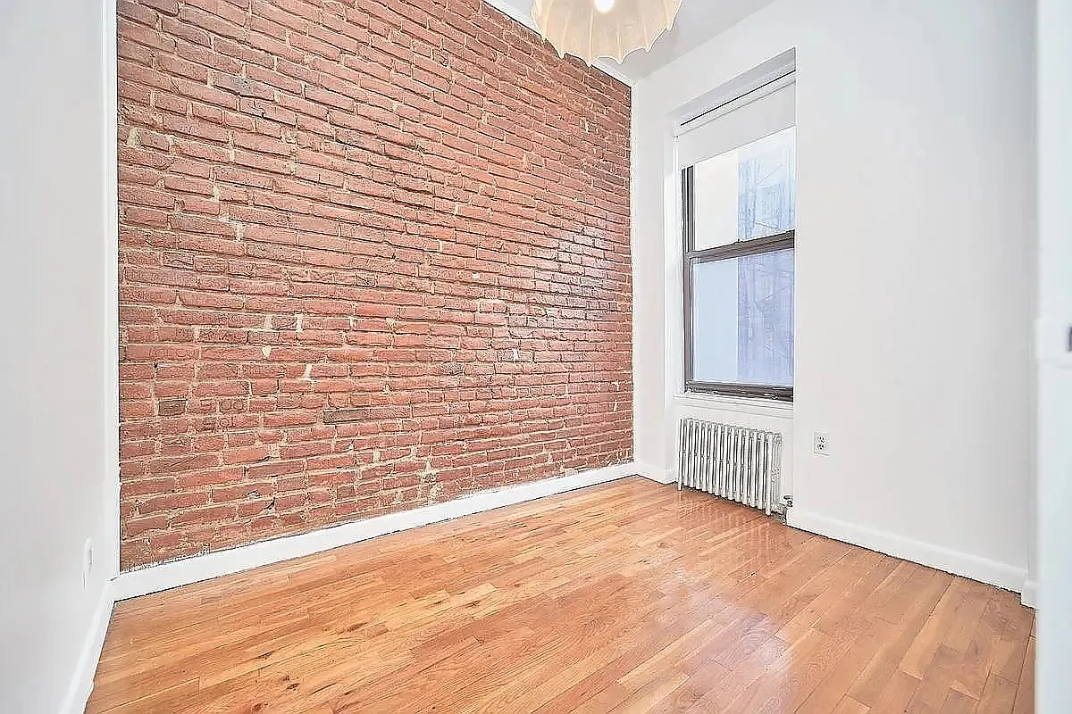 241 West 24th Street — Photo 2