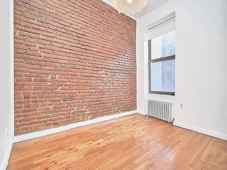241 W 24th St #4A — Photo 2