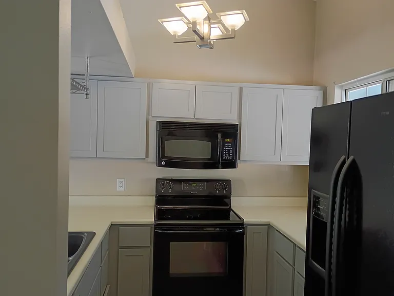 1251 Mercury Dr — Photo 3