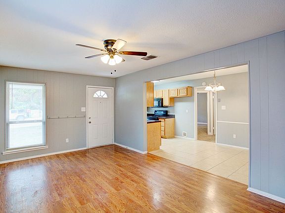 4th image of 8136 Richard St
