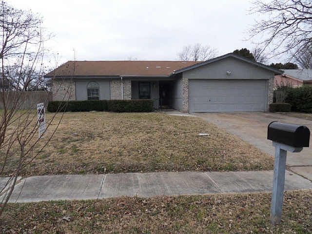 1st image of 2821 Starlake Dr