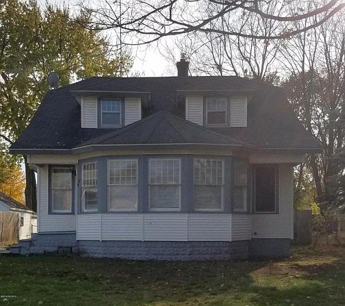 1st image of 44 Celia St SE