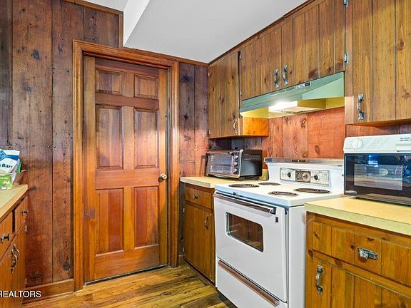 44th image of 4728 N Wildwood Rd