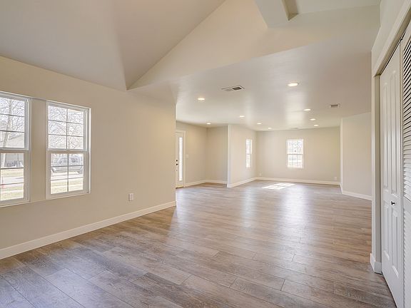 3rd image of 125 Totten Dr