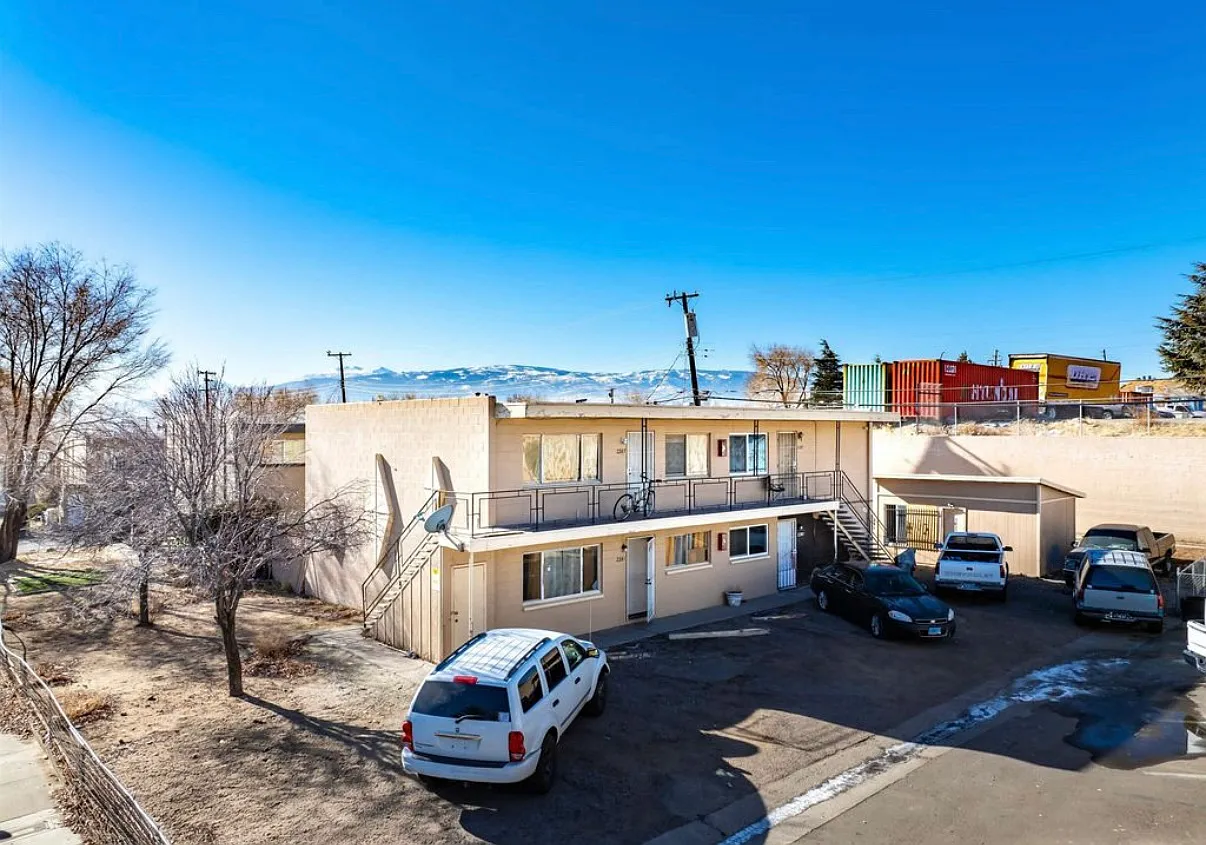2 bed, 858 sqft, $1,300 — Photo 1
