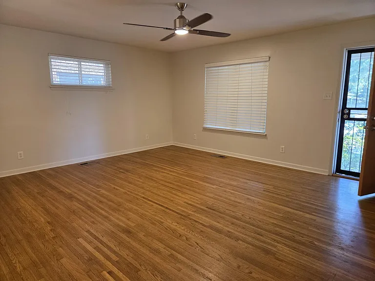 1106 N Hughes St — Photo 9