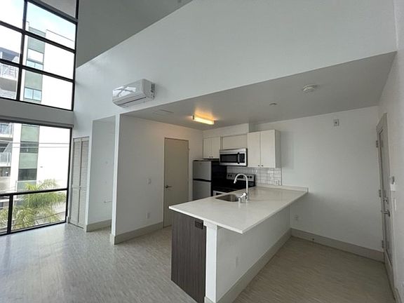 5th image of 3077 N Park Way APT 313