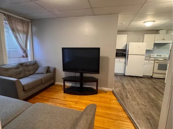 213 Lincoln St APT 1R, Worcester, MA 01605