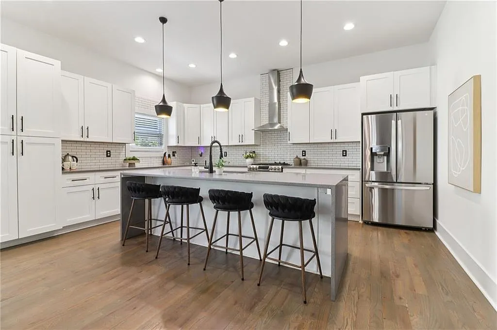 6 bed, 4.5 bath, 3006 sqft, $6,700 — Photo 4