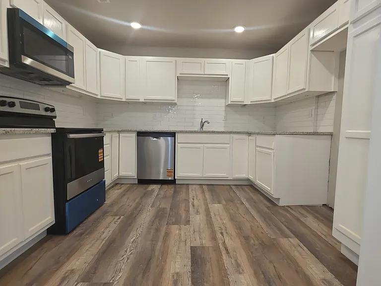 2706 Pinetree Ln NW — Photo 5