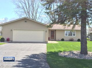 118 W Wallrich Rd, Cecil, WI 54111