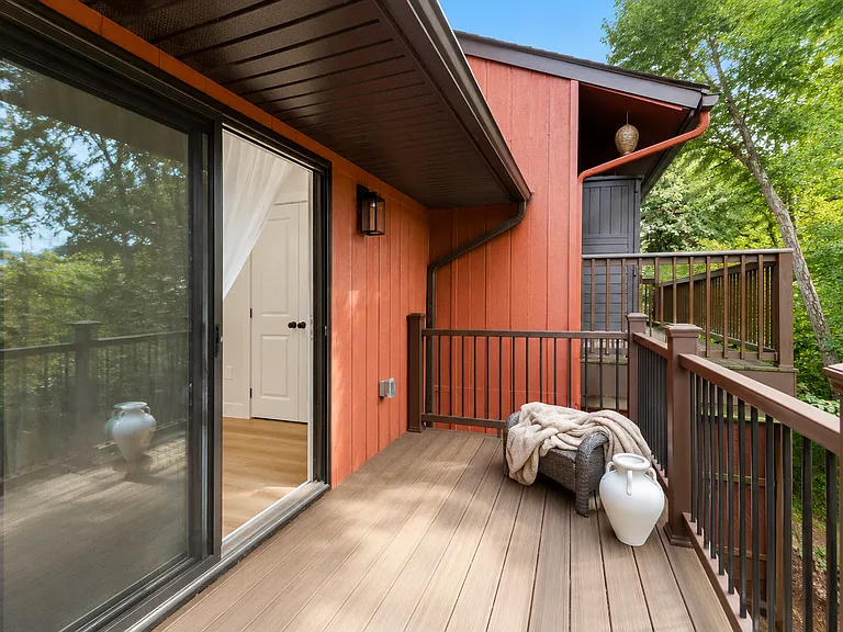 Darien — Photo 13